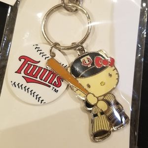 🆕️ Hello Kitty x Minnesota Twins key chain holder